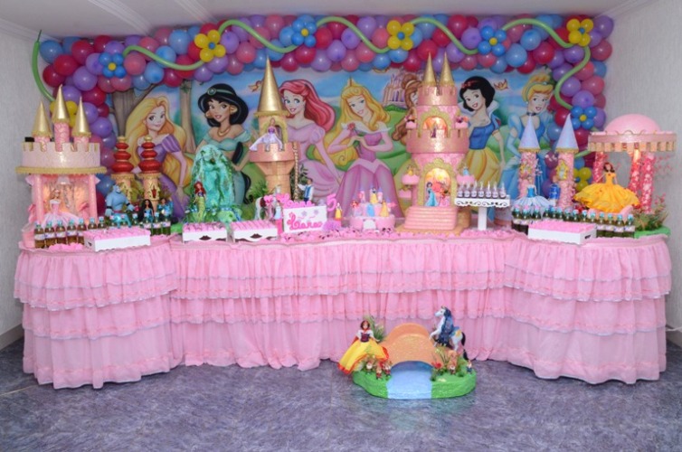 Maria Fumaça Festas (61)35636663 - QNA 30 Lt 02 - Taguatinga-DF - Tema / Decoração Aniversário Infantil - Imagem/foto Barbie Cinderela